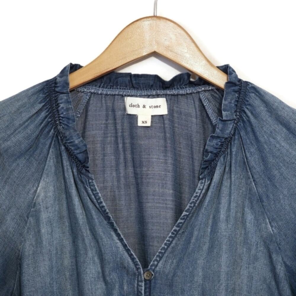 Cloth & Stone Chambray Denim Button Down V-Neck Shirt Top Casual Classic XS - Picture 3 of 14